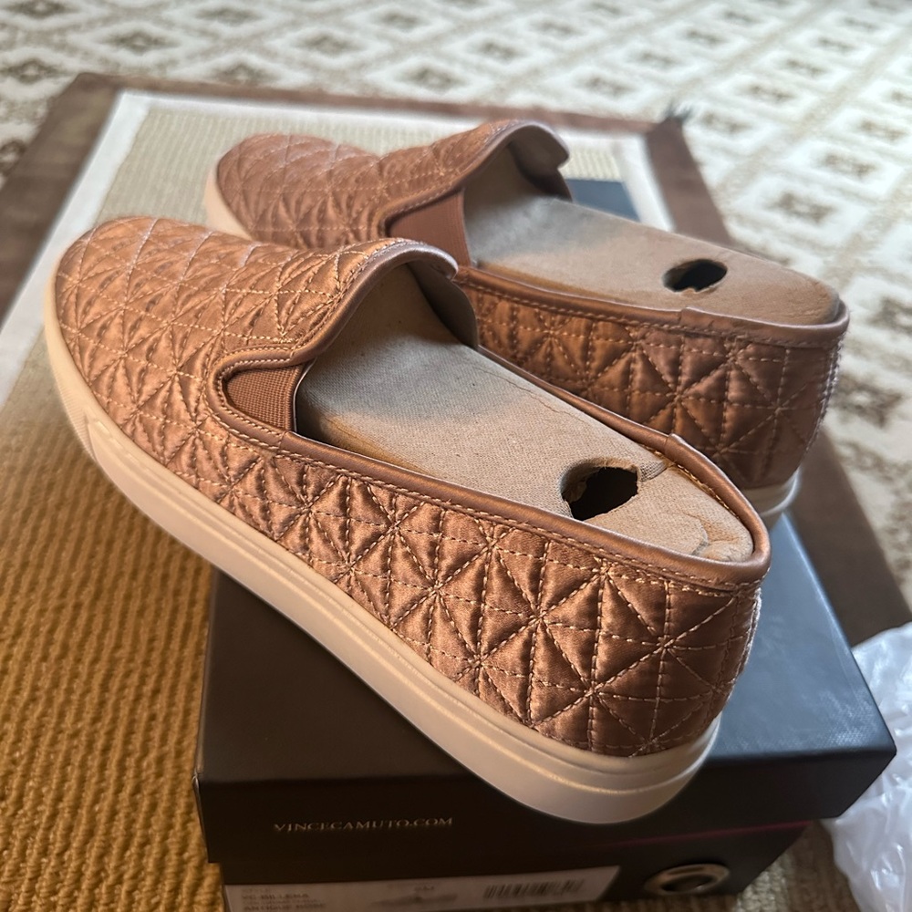 Vince Camuto flats NIB